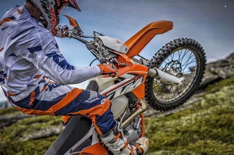 Motorrad Vergleich KTM 350 EXC-F 2016 vs. Husqvarna FE 350 2016