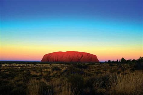 Uluru 1.5-Hour Sunset Tour with Sparkling Wine & Cheeseboard | GetYourGuide