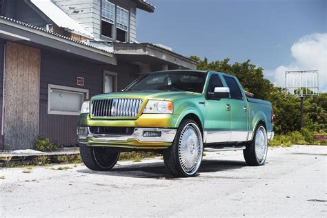 Luxury Pickup Lincoln Mark LT Boasting Chameleon Paint — CARiD.com Gallery