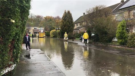 Flooding in Oxfordshire village - YouTube