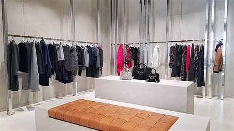 Inside Balenciaga’s Urban-Luxe West Coast Flagship on Rodeo Drive | Store design interior ...