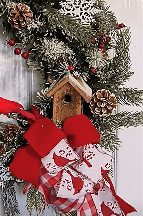 CARDINAL CHRISTMAS WREATH ‣ Decorate with Tip and More