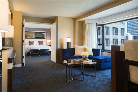 Downtown Chicago Hotel Rooms and Suites | Renaissance Chicago Downtown Hotel