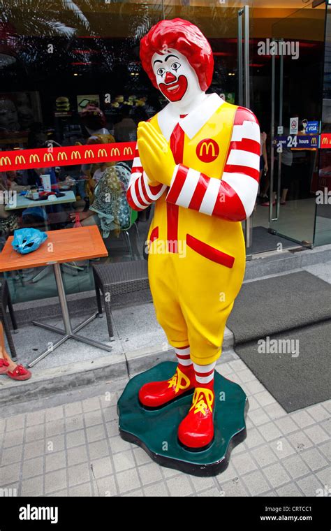 Ronald mcdonald statue making thai hi-res stock photography and images - Alamy