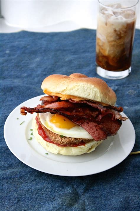 How-To Make: The Perfect NYC Deli Breakfast Sandwich At Home! / Hey, EEP!