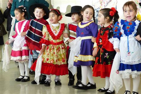 Chilenos Cueca Chilean traditional costumes | Chilena