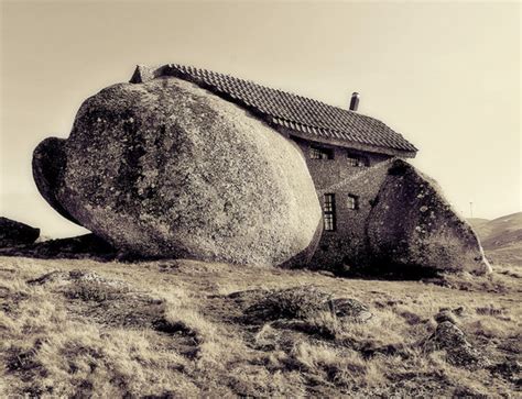 Portugal's Stone House | ArchDaily