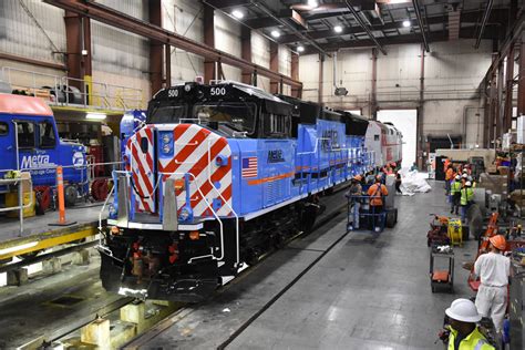 New Chicago Metra six-axle commuter locomotives - Trains