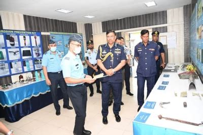 Bangladesh Air Force Chief visits IAF station in Barrackpore - www.lokmattimes.com