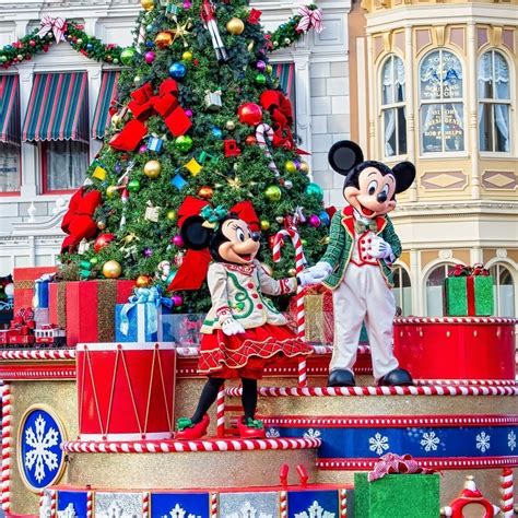 Holidays at Disney World + Shows, Events, Food & More