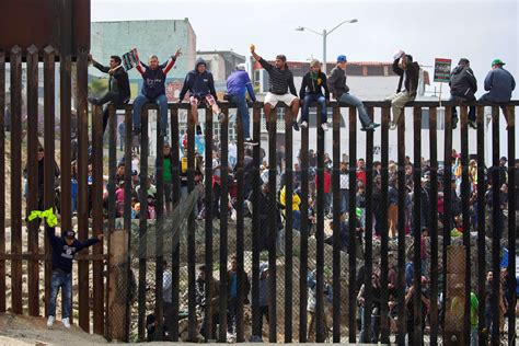 Caravan migrants waking up on Mexican side of the border after getting ...