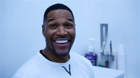 Michael Strahan closes gap between teeth in possible prank - Sports ...