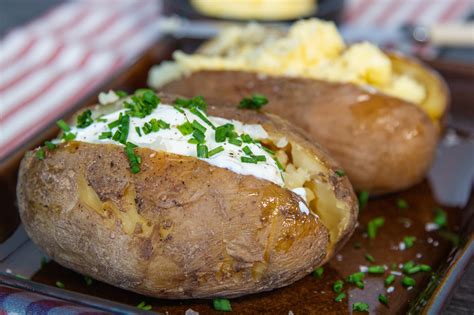 Slow Cooker Jacket Potatoes - Slow Cooker Club