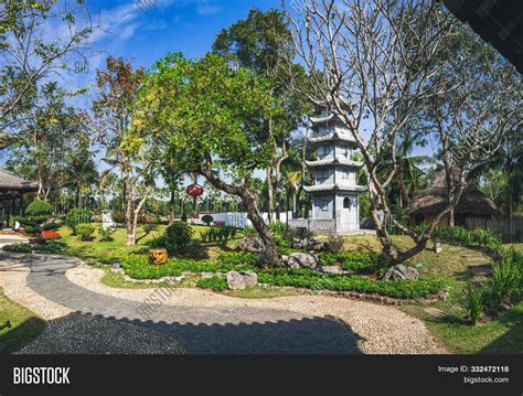 Chinese Garden Royal Image & Photo (Free Trial) | Bigstock