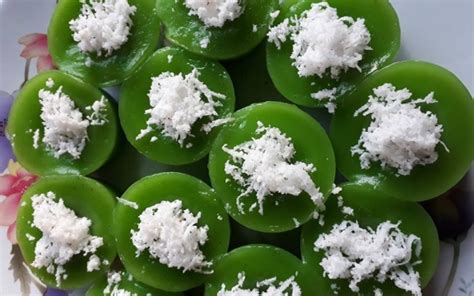 Kuih Hijau Ada Kelapa : Kuih Onde Onde Buah Melaka Kue Klepon Donde ...