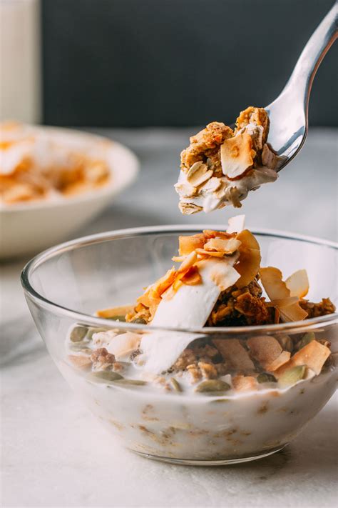 Vegan Yogurt with Granola and Toasted Coconut Recipe | VEEG