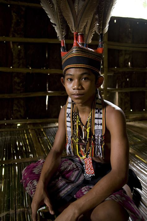 Malaysian boy in traditional dress and headwear. | Traditional dresses ...