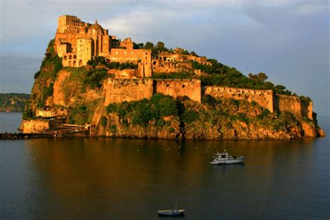 Aragonese Castle : r/castles