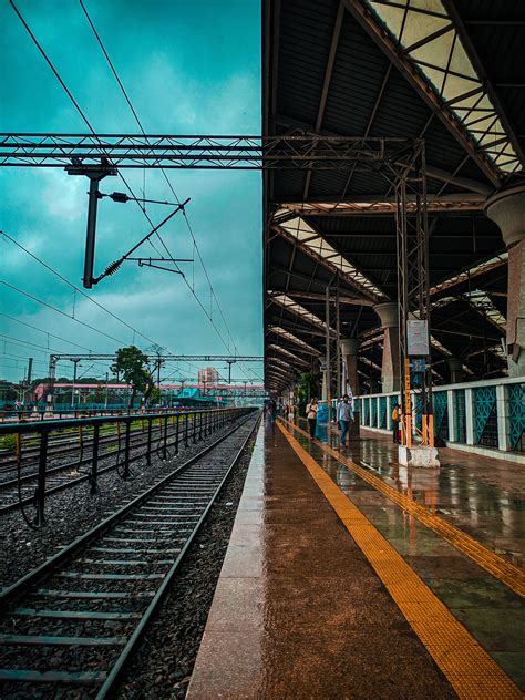 Top 97+ imagen railway station background - Thpthoanghoatham.edu.vn