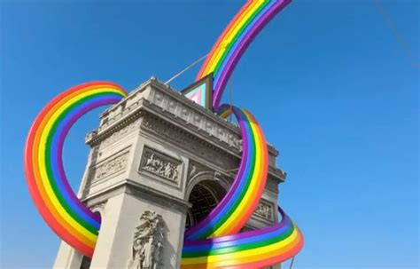 Mois des fiertés : L’Arc de Triomphe enrobé d'un drapeau LGBT+ ? Il s’agit d’une création 3D