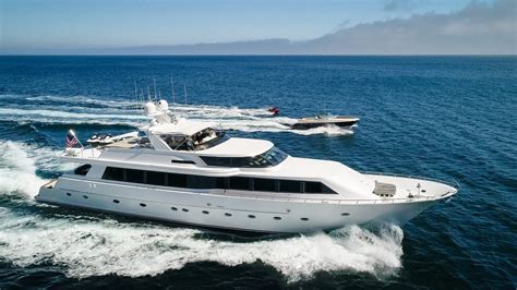 Experience a Sea of Luxury with Overnight Yacht Rentals – LUXURY LINERS ...