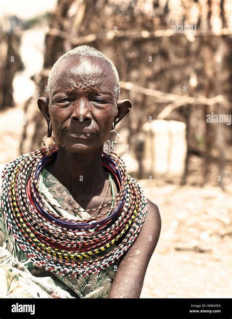 African tribal women hi-res stock photography and images - Alamy