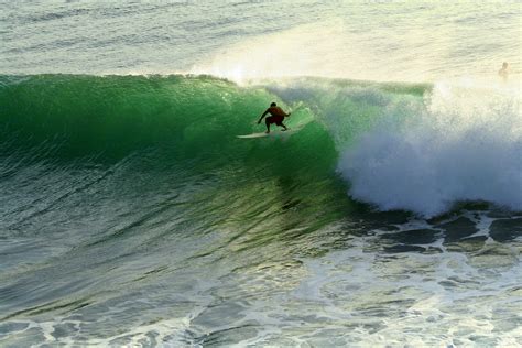 Capturing the Moment: Surfing Honolua Bay, Maui