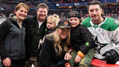 Duchene celebrates 1,000th NHL game with family, Stars teammates | NHL.com