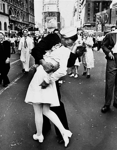 10 Most Famous Kiss Of All Time