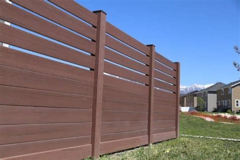 33 Horizontal Vinyl Fence Ideas