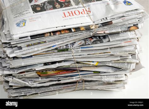 used paper, bundle of newspapers Stock Photo - Alamy