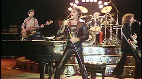 A Brilliant 43 Minute Highlight Video of Queen in Concert at Various Shows During the 1970s