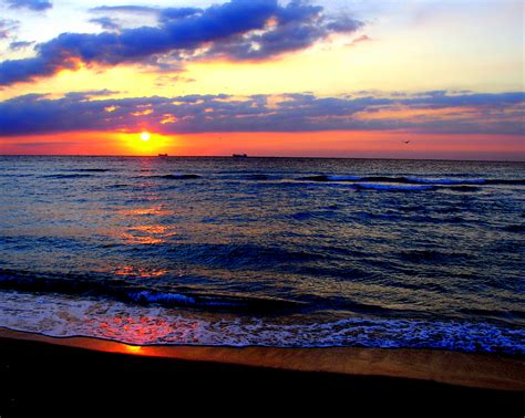Fil:Easter-sunrise-south-beach-miami-04-08-2007-by-tom-schaefer-miamitom-for-wikipedia-03.jpg ...