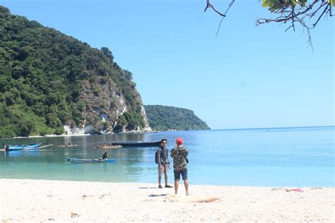 Pantai Batu Putih Alor | East Nusa Tenggara Edri Brow