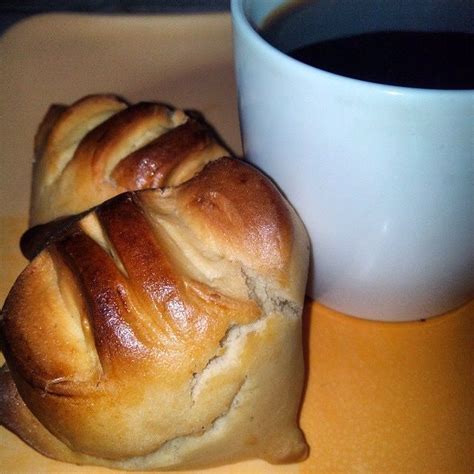 Pinagong bread with coffee Pinoy Food, Filipino Food, Filipino Recipes, Tagalog Words, Pandesal ...