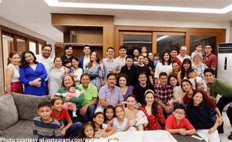 Wahoo Sotto flexes their huge family photo | Politiko Metro Manila