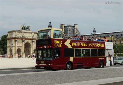 A Big Bus Paris Tour bus as it passes the Arc de Triomphe du Carrousel ...