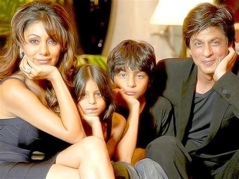 These adorable candid moments of Shah Rukh Khan with his kids will tug at your heartstrings