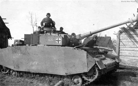 Panzer IV Ausf H 732 | World War Photos