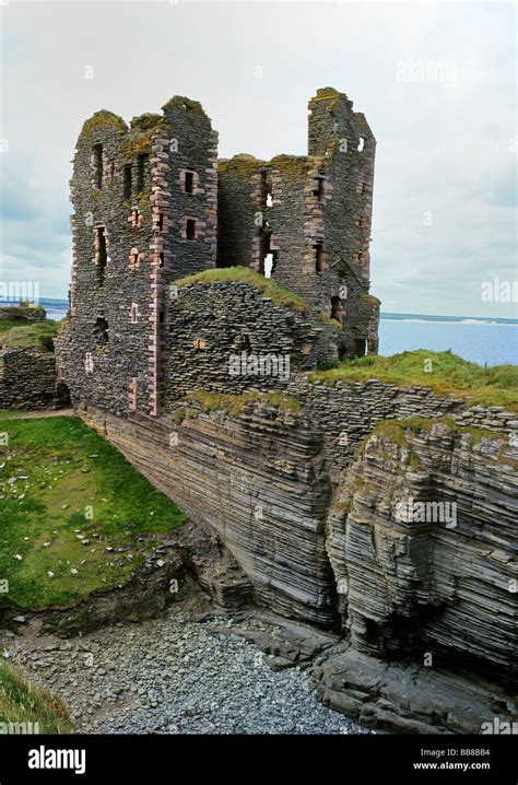 Ruins of Sinclair & Girnigoe Castle on cliffs, Noss Head, Scotland ...