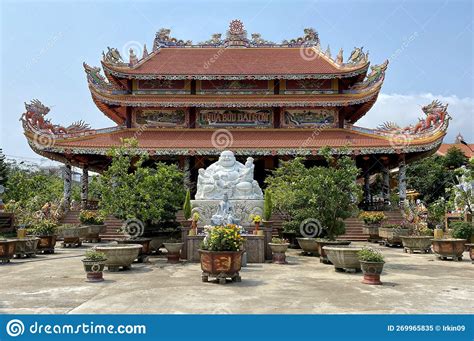 Chua Buu Dai Son Pagoda Templo Budista En Da Nang Vietnam. Imagen de ...