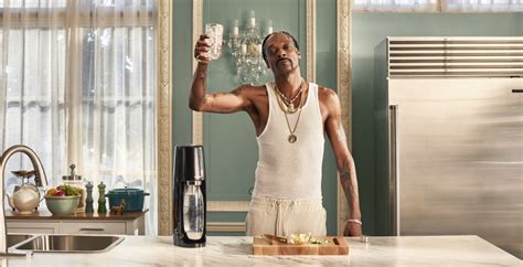 Snoop Dogg and SodaStream have teamed up for a hilarious holiday video | Curated