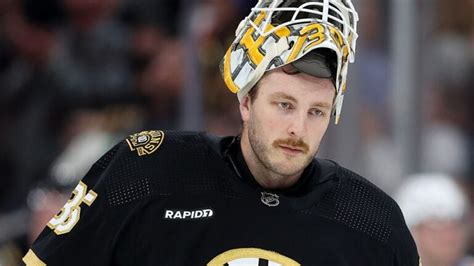 Bruins' Linus Ullmark honors Gerry Cheevers with new goalie mask