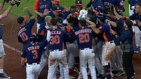 Jose Altuve completes the comeback with a walk-off | 07/11/2021 | MLB.com