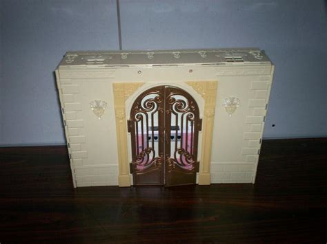 MGA Bratz World Mansion Folding Doll House Playset | #2074338300