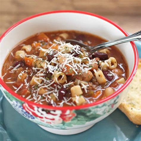 OLIVE GARDEN PASTA E FAGIOLI SOUP | The Country Cook