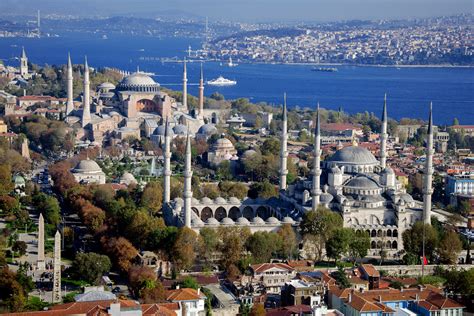 Istanbul bombing: Turkey tourism fears after 'Syrian Isis suicide bomber' kills German visitors