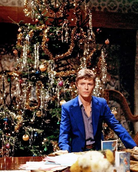 David Bowie filming Bing Crosby Christmas special, 1977 : OldSchoolCool