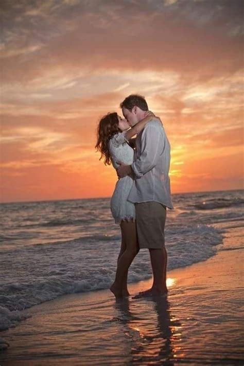 Pin by Briggitte Priscilla Meyer Prad on Sesión playa in 2020 | Beach engagement photos ...