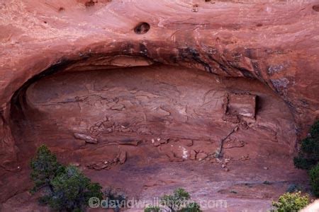 Ancient Anasazi cliff dwelling, Mystery Valley, Monument Valley, Navajo Nation, Arizona, USA
